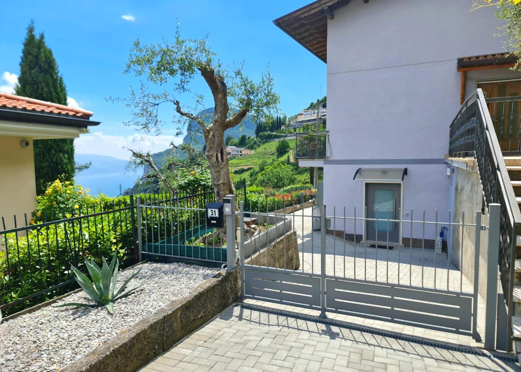Bellavista Lago Apartment Patio And View By Gardadomusmea Pieve  Exterior foto